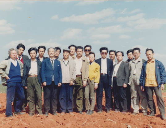 全心全力致力于建設(shè)老少邊窮地區(qū)